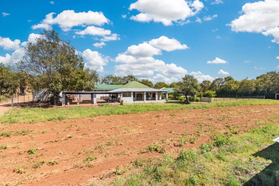 11 Bedroom Property for Sale in Hekpoort Gauteng