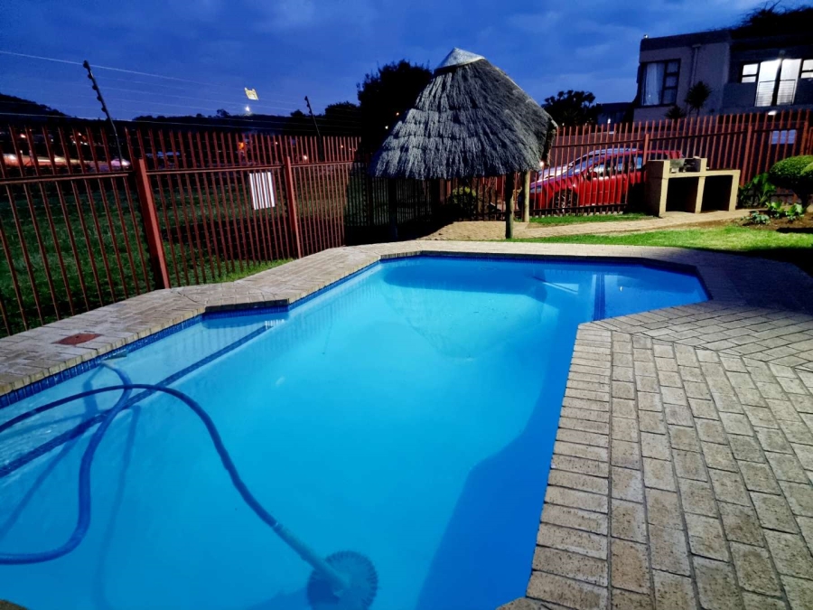 2 Bedroom Property for Sale in Glenvista Gauteng