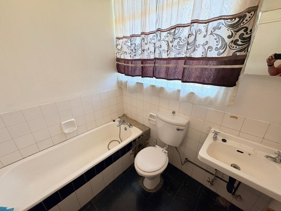 2 Bedroom Property for Sale in Bellavista South Gauteng