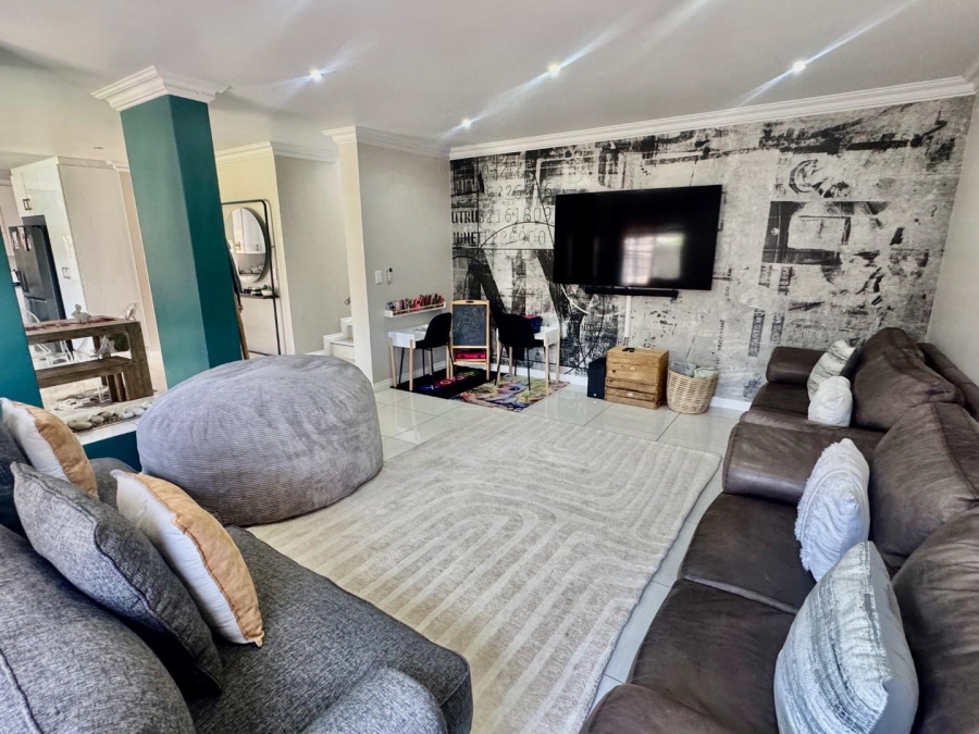 3 Bedroom Property for Sale in Beyerspark Gauteng