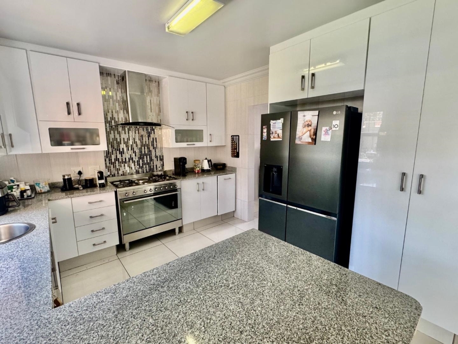 3 Bedroom Property for Sale in Beyerspark Gauteng