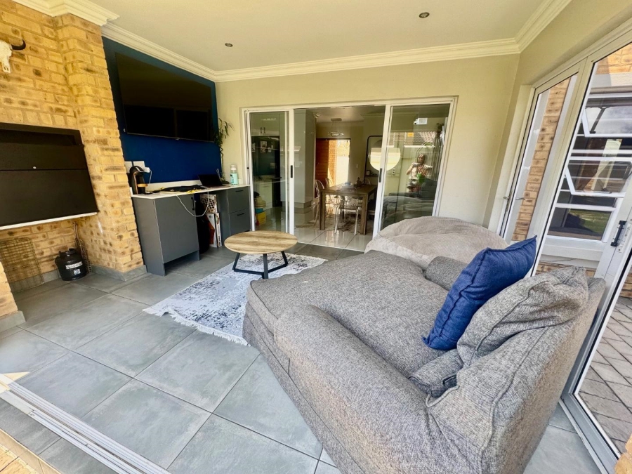 3 Bedroom Property for Sale in Beyerspark Gauteng