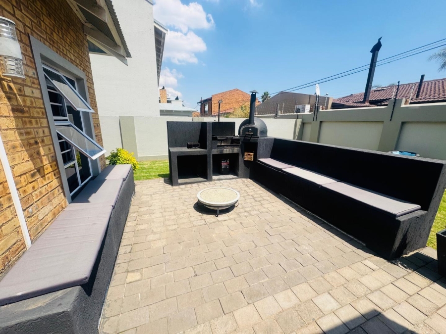 3 Bedroom Property for Sale in Beyerspark Gauteng