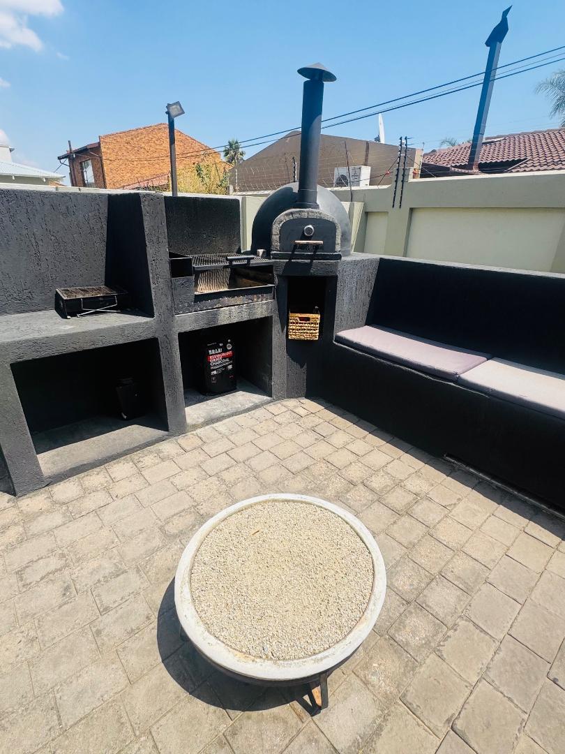 3 Bedroom Property for Sale in Beyerspark Gauteng