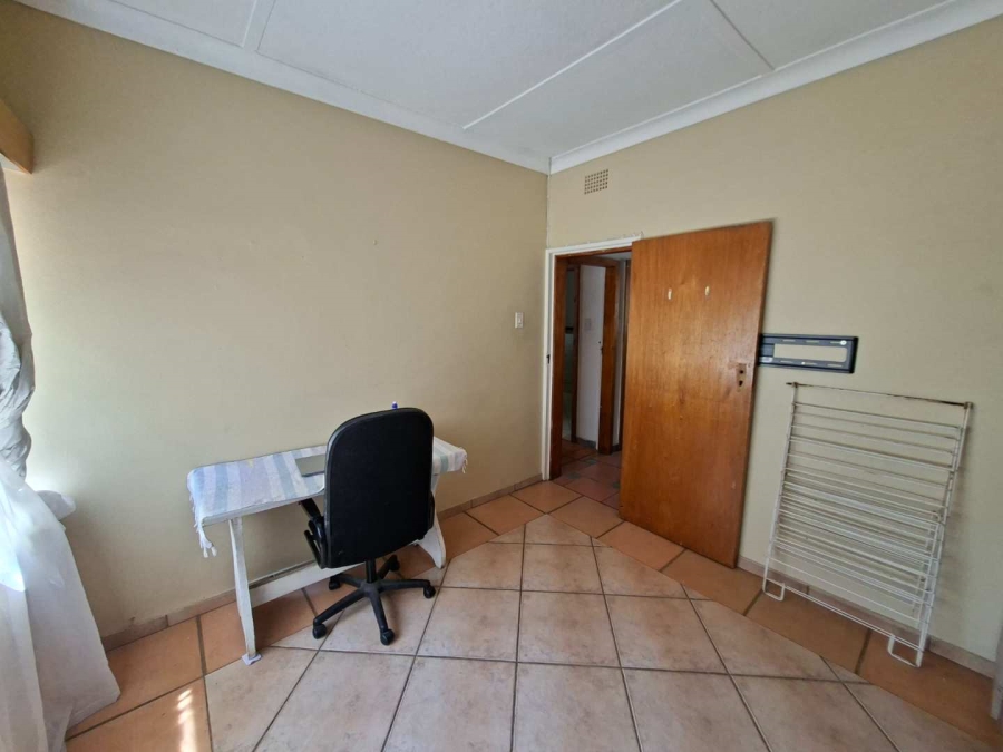 To Let 2 Bedroom Property for Rent in Fontainebleau Gauteng