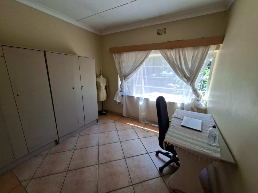 To Let 2 Bedroom Property for Rent in Fontainebleau Gauteng