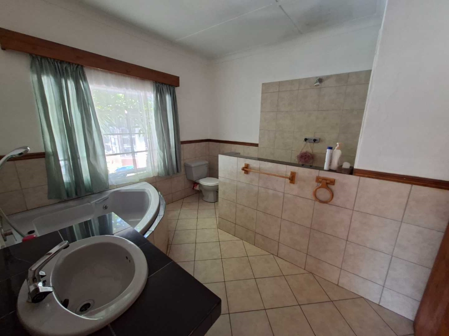To Let 2 Bedroom Property for Rent in Fontainebleau Gauteng