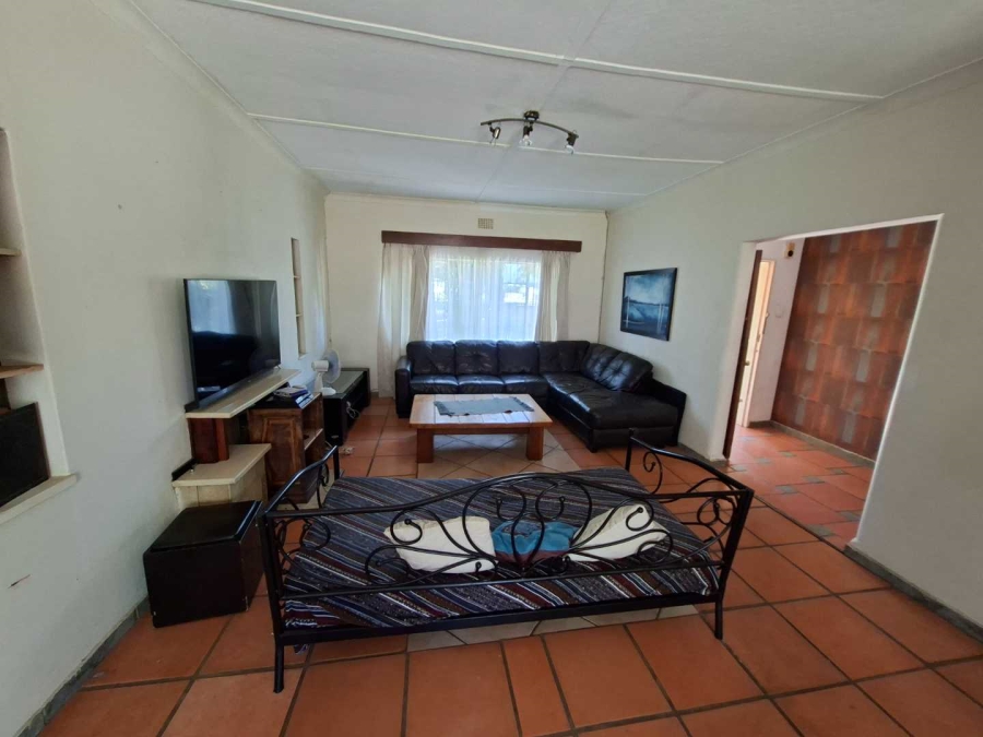 To Let 2 Bedroom Property for Rent in Fontainebleau Gauteng