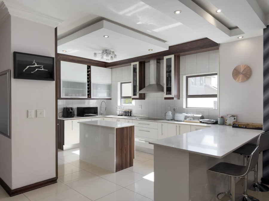 6 Bedroom Property for Sale in Midlands Estate Gauteng