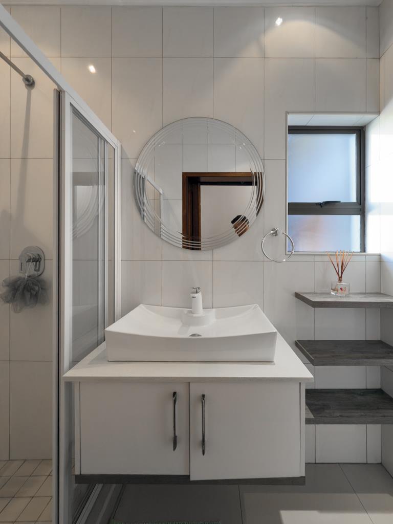 6 Bedroom Property for Sale in Midlands Estate Gauteng