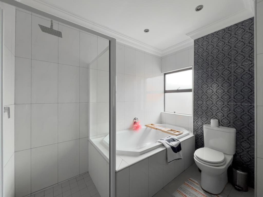 6 Bedroom Property for Sale in Midlands Estate Gauteng