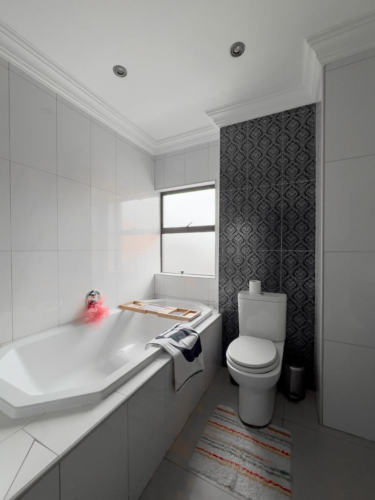 6 Bedroom Property for Sale in Midlands Estate Gauteng