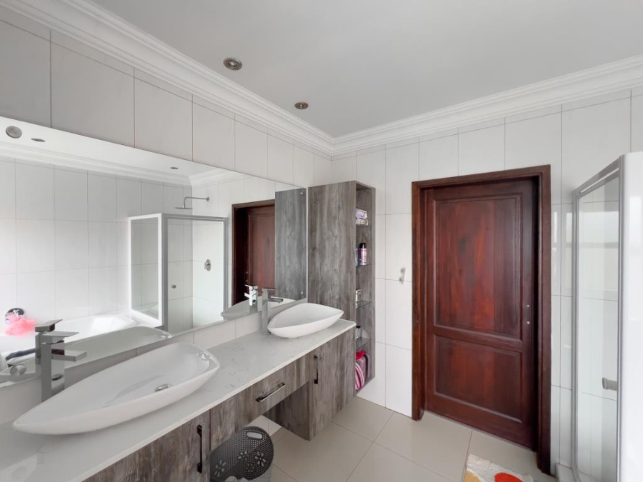 6 Bedroom Property for Sale in Midlands Estate Gauteng