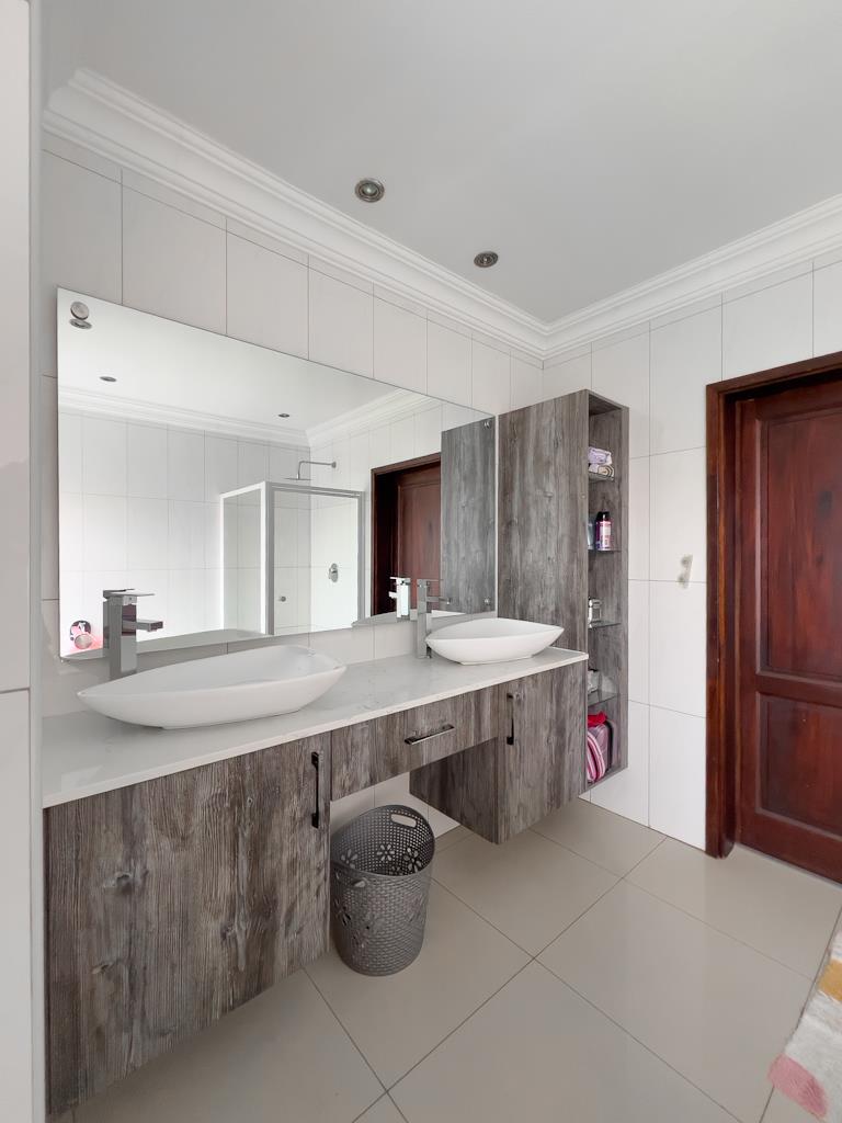 6 Bedroom Property for Sale in Midlands Estate Gauteng