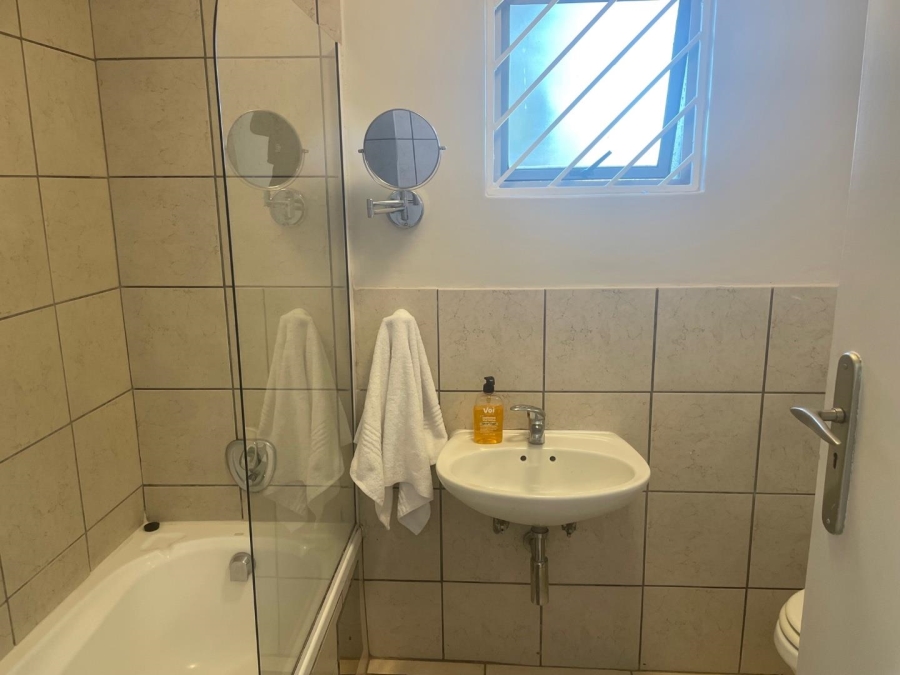 To Let 2 Bedroom Property for Rent in Sandown Gauteng