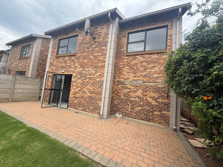 To Let 3 Bedroom Property for Rent in Wilgeheuwel Gauteng