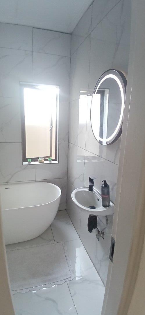 To Let 3 Bedroom Property for Rent in Broadacres Gauteng