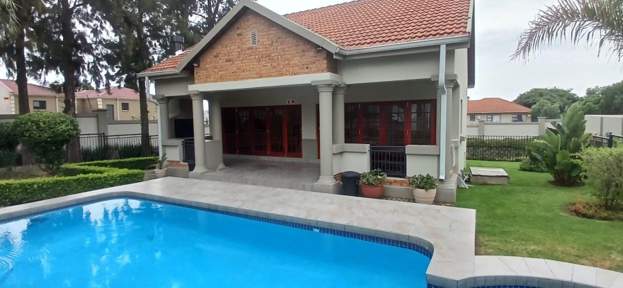 To Let 3 Bedroom Property for Rent in Broadacres Gauteng