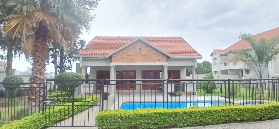 To Let 3 Bedroom Property for Rent in Broadacres Gauteng