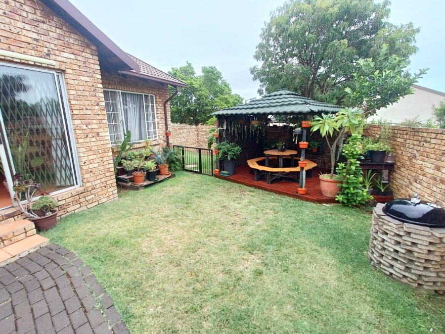 2 Bedroom Property for Sale in Amberfield Glen Gauteng