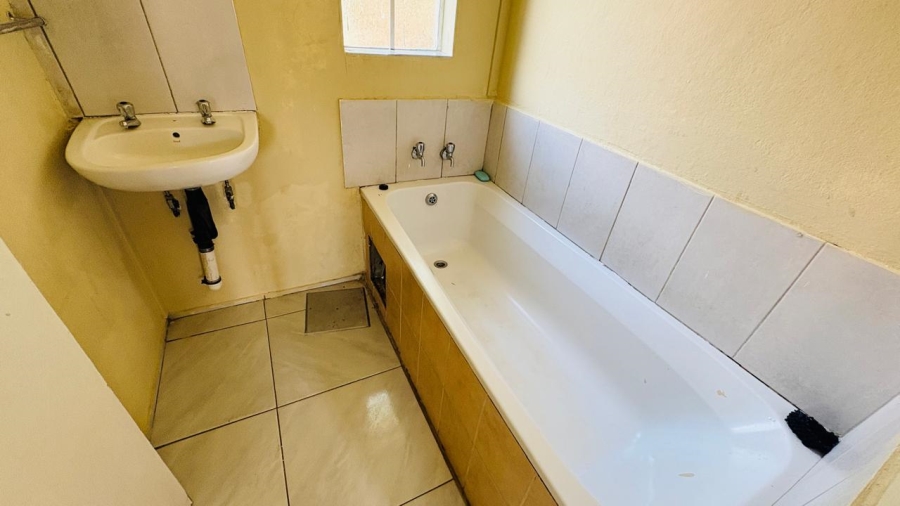3 Bedroom Property for Sale in Rosslyn Gauteng