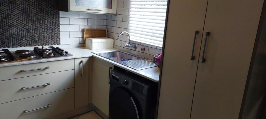 3 Bedroom Property for Sale in Rosslyn Gauteng