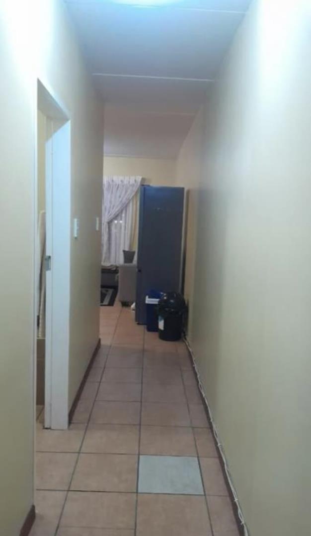 1 Bedroom Property for Sale in Grand Central Gauteng