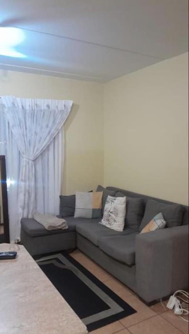 1 Bedroom Property for Sale in Grand Central Gauteng