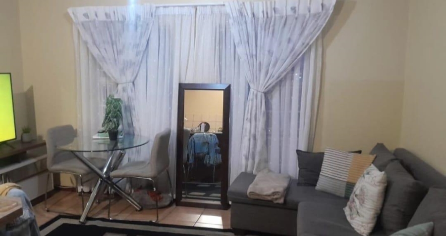 1 Bedroom Property for Sale in Grand Central Gauteng