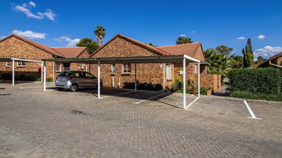 2 Bedroom Property for Sale in Allens Nek Gauteng