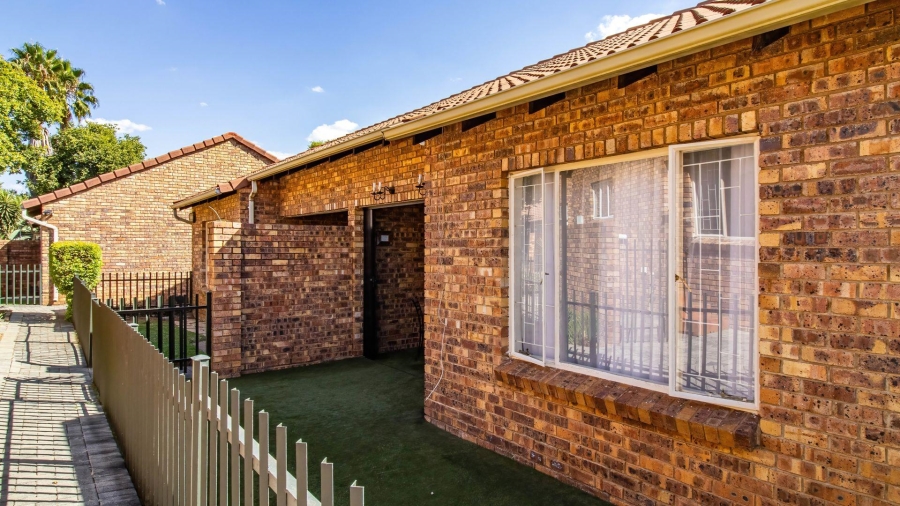 2 Bedroom Property for Sale in Allens Nek Gauteng