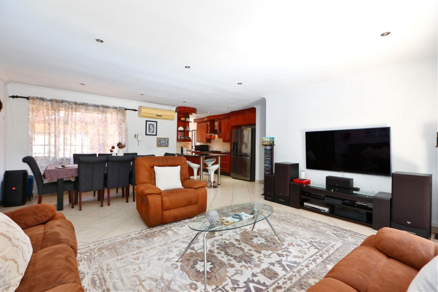 4 Bedroom Property for Sale in Buccleuch Gauteng