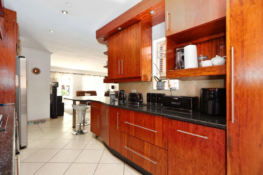 4 Bedroom Property for Sale in Buccleuch Gauteng