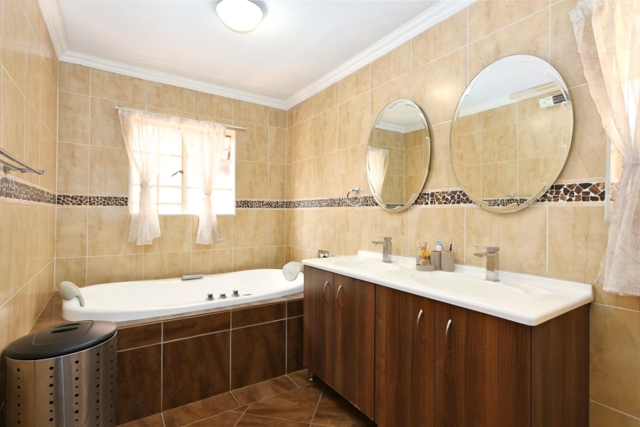 4 Bedroom Property for Sale in Buccleuch Gauteng