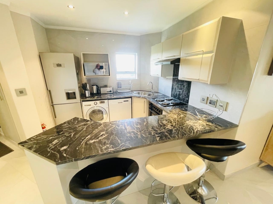 To Let 2 Bedroom Property for Rent in Sandhurst Gauteng