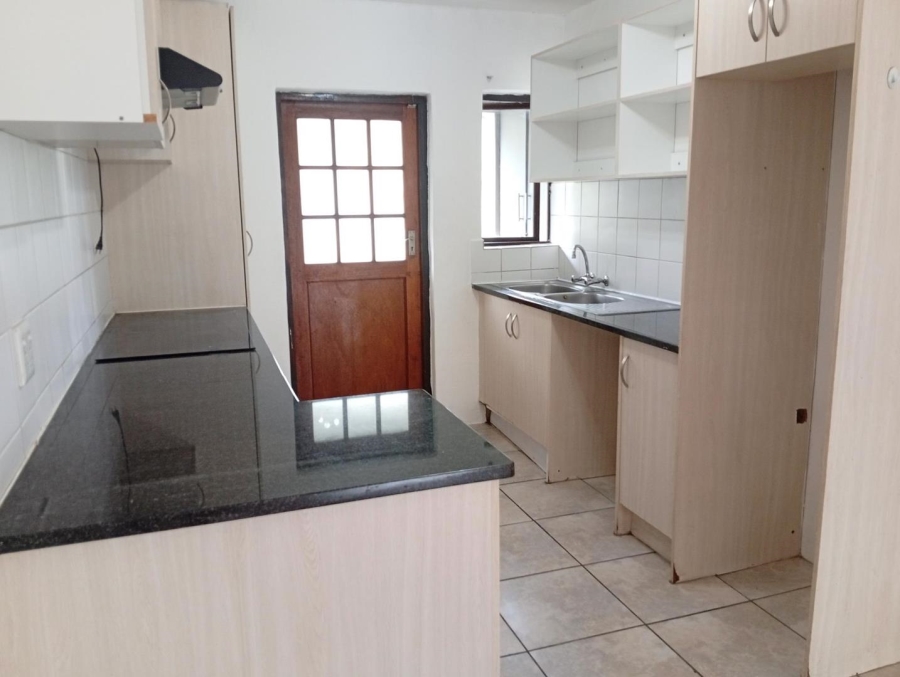 To Let 2 Bedroom Property for Rent in Benmore Gardens Gauteng