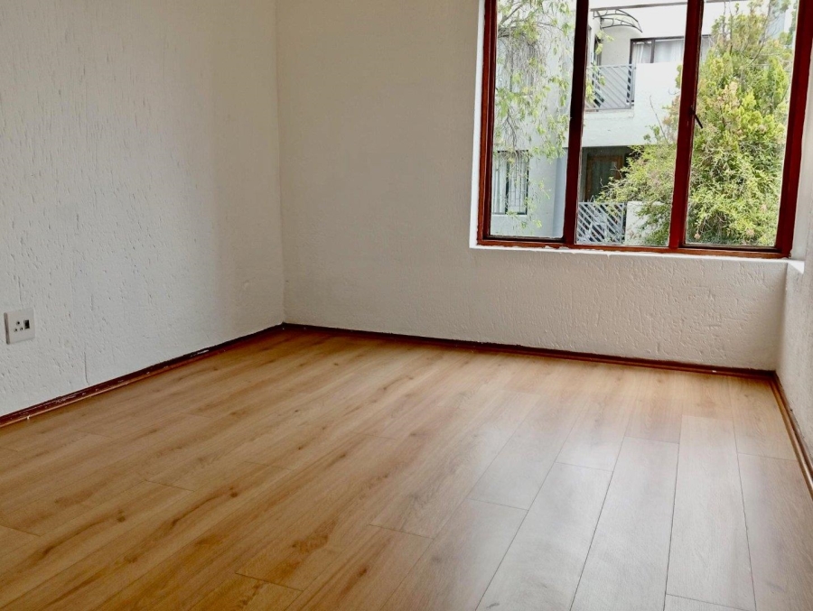 To Let 2 Bedroom Property for Rent in Benmore Gardens Gauteng