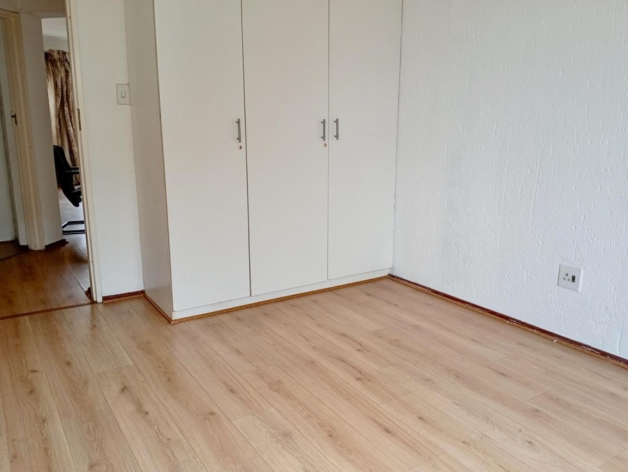 To Let 2 Bedroom Property for Rent in Benmore Gardens Gauteng