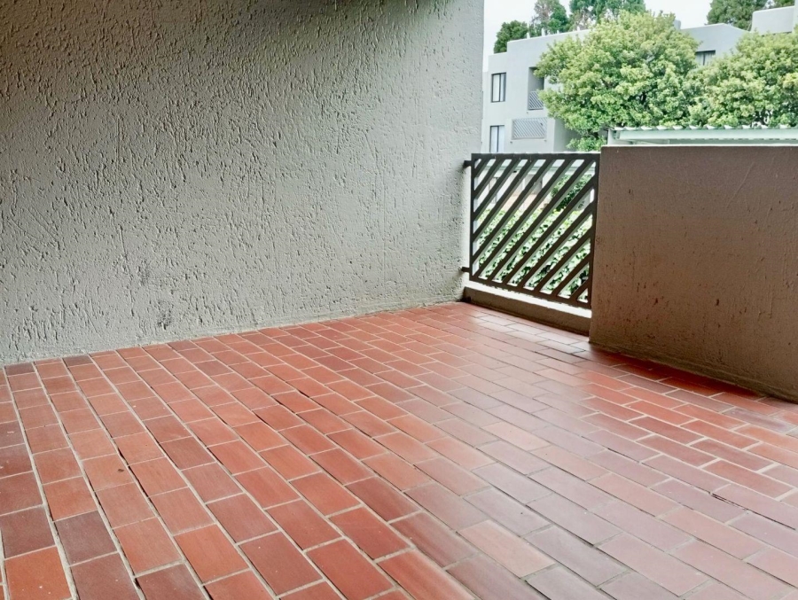 To Let 2 Bedroom Property for Rent in Benmore Gardens Gauteng