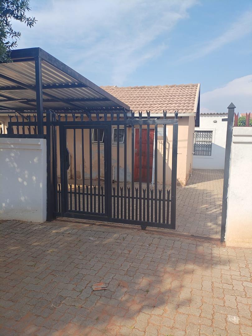 2 Bedroom Property for Sale in Mahube Valley Gauteng