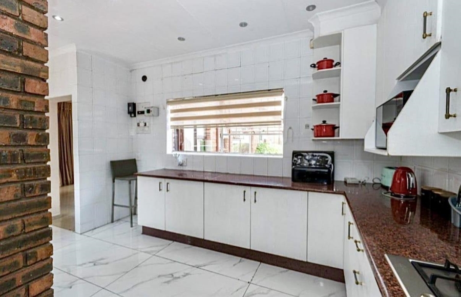 4 Bedroom Property for Sale in Mulbarton Gauteng