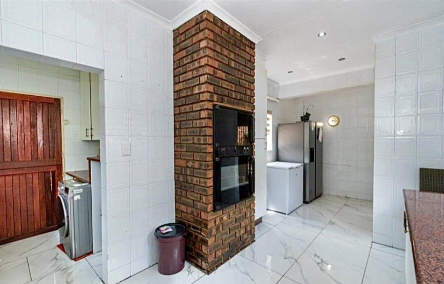 4 Bedroom Property for Sale in Mulbarton Gauteng