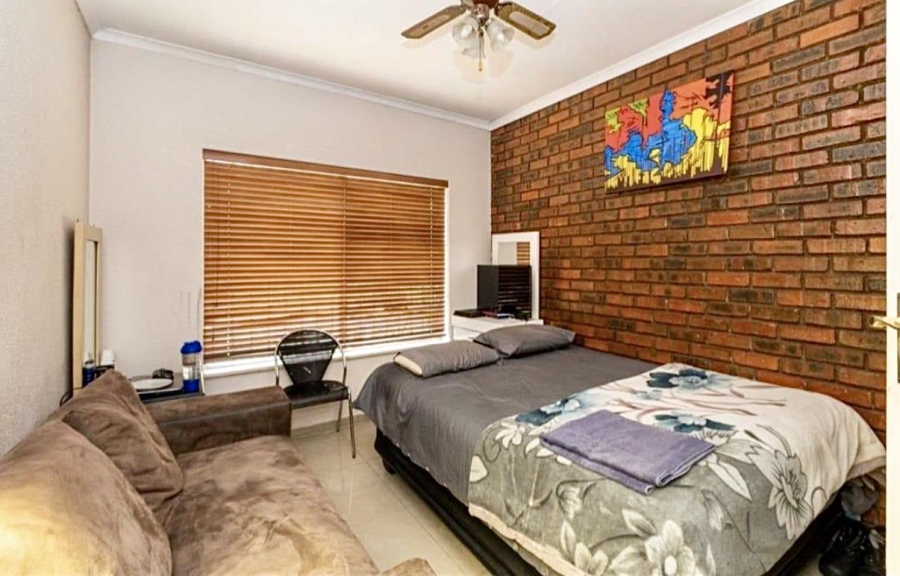 4 Bedroom Property for Sale in Mulbarton Gauteng