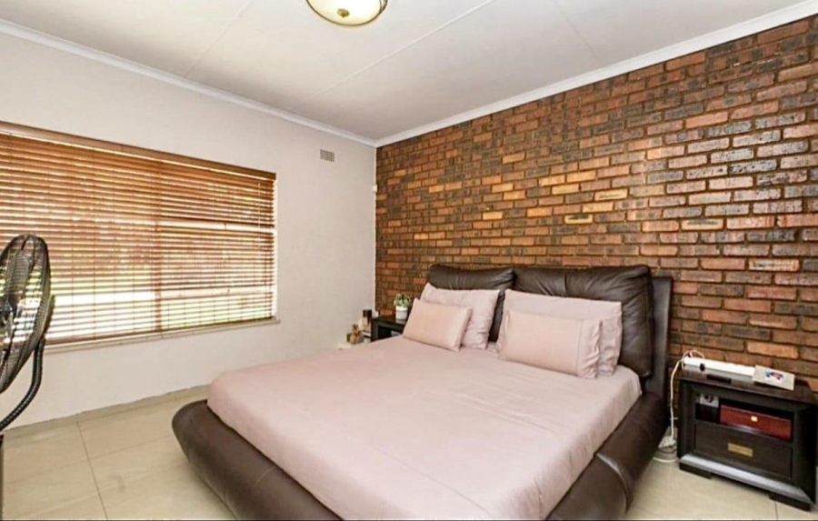 4 Bedroom Property for Sale in Mulbarton Gauteng