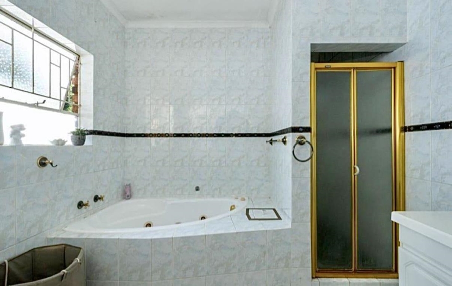 4 Bedroom Property for Sale in Mulbarton Gauteng