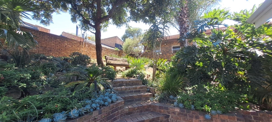 5 Bedroom Property for Sale in Bassonia Gauteng
