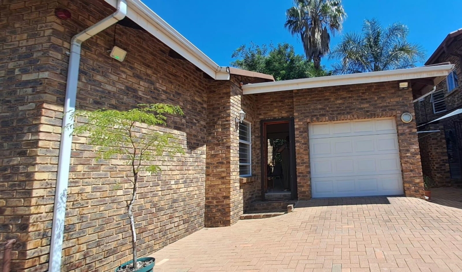 5 Bedroom Property for Sale in Bassonia Gauteng