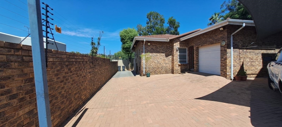 5 Bedroom Property for Sale in Bassonia Gauteng