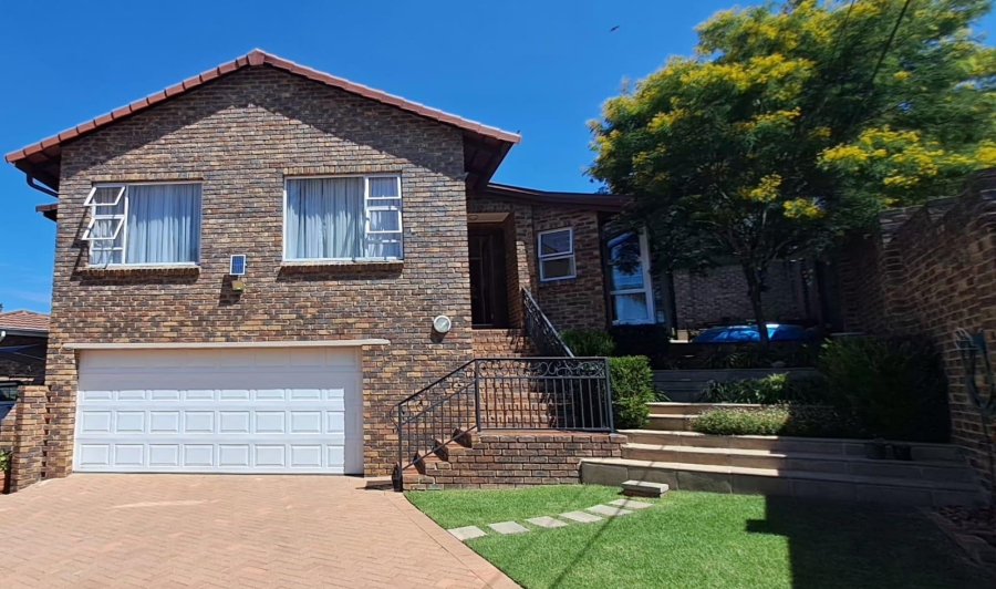 5 Bedroom Property for Sale in Bassonia Gauteng