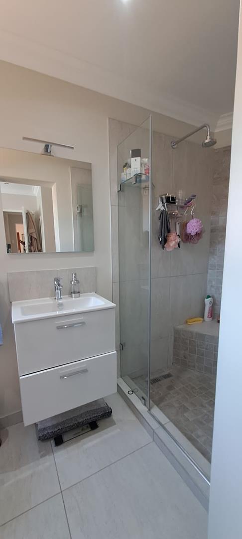 5 Bedroom Property for Sale in Bassonia Gauteng